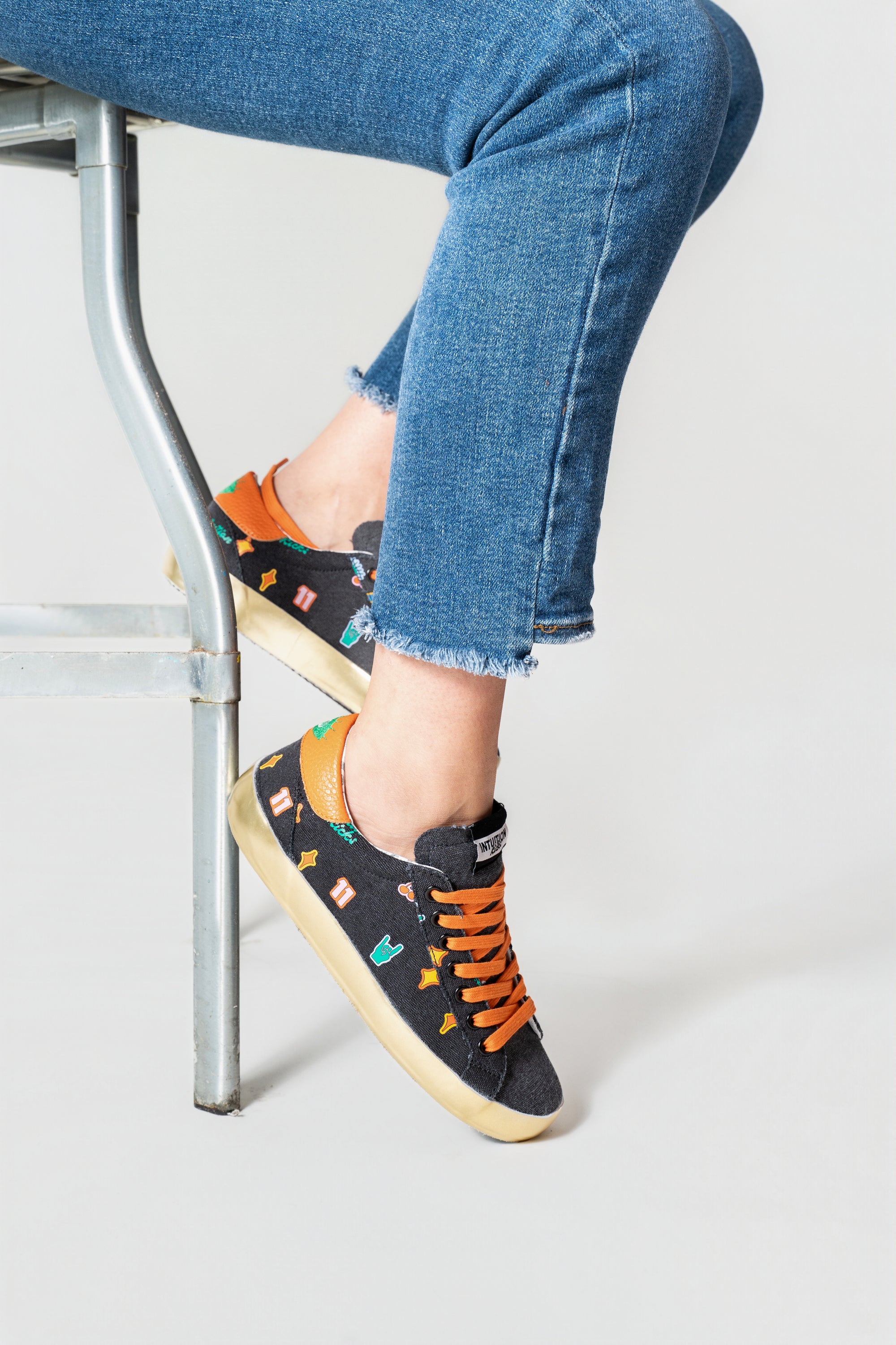 Fiducia Black Low Top Sneakers