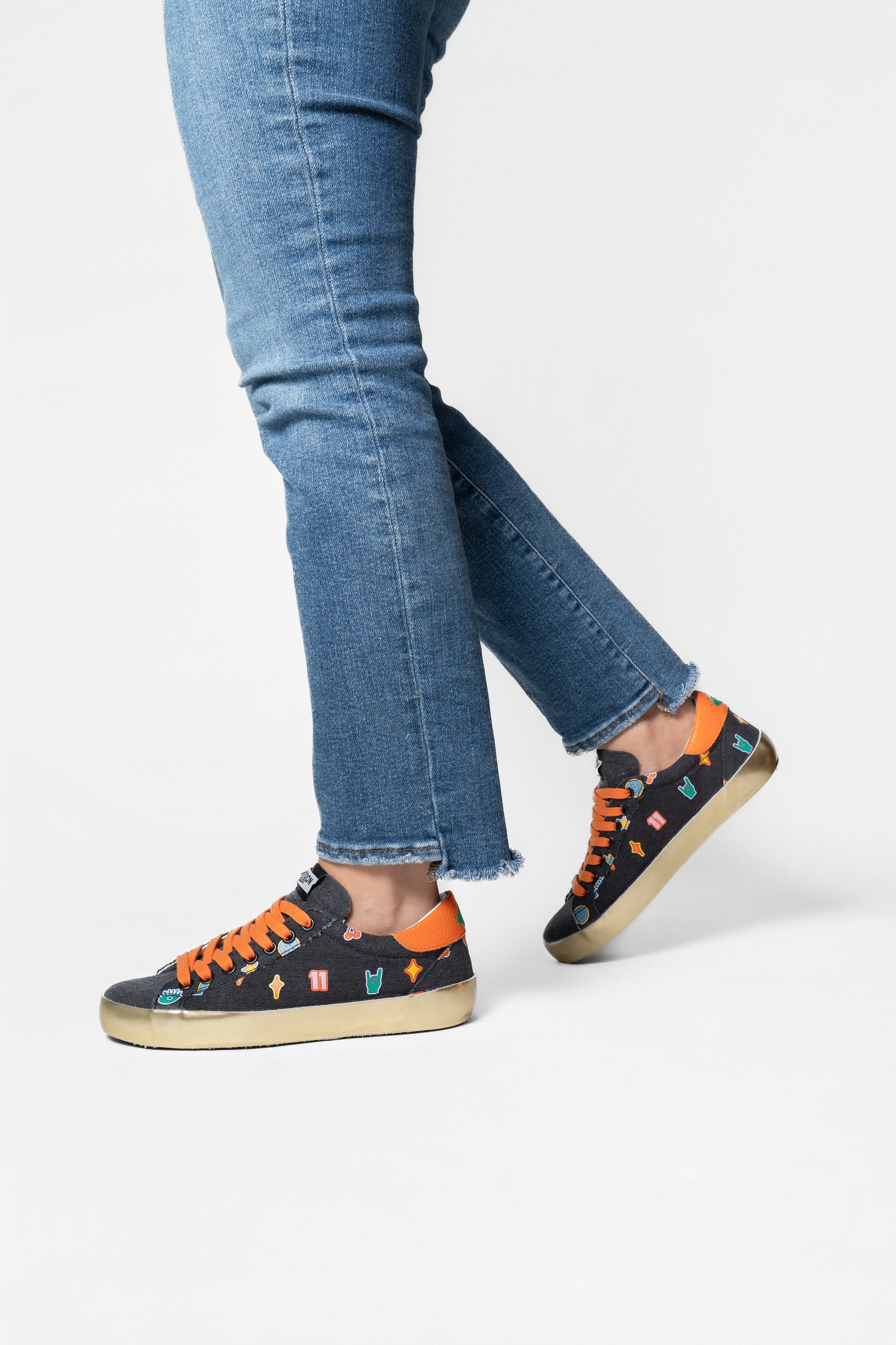 Fiducia Black Low Top Sneakers